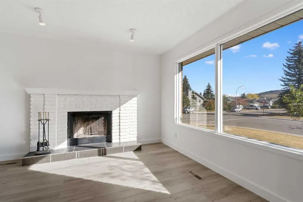 2 West Barrett Place