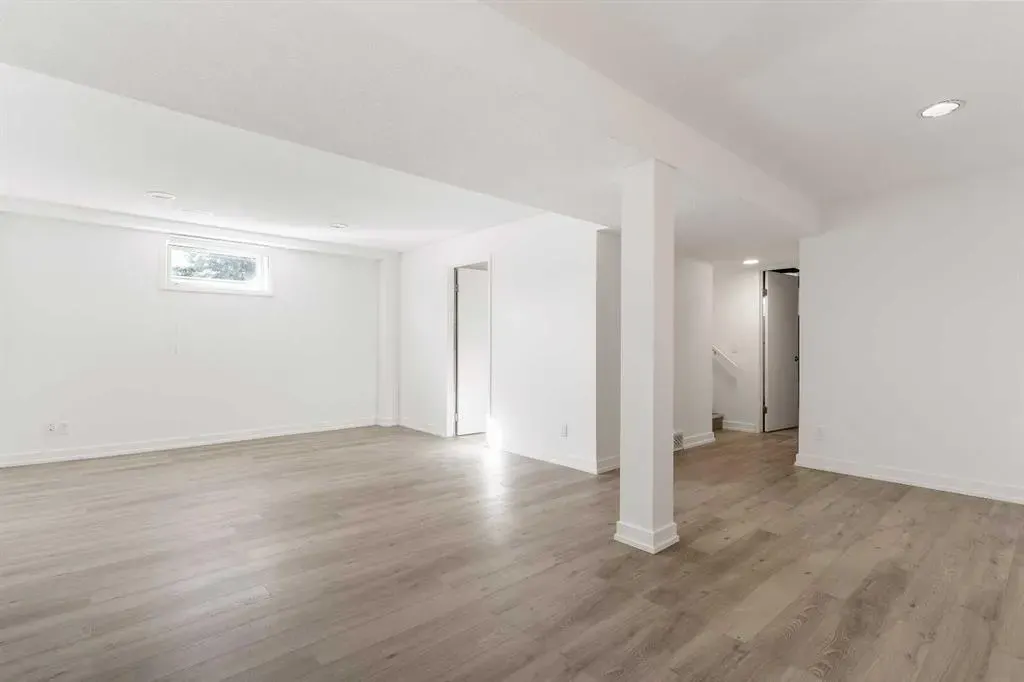 2 West Barrett Place