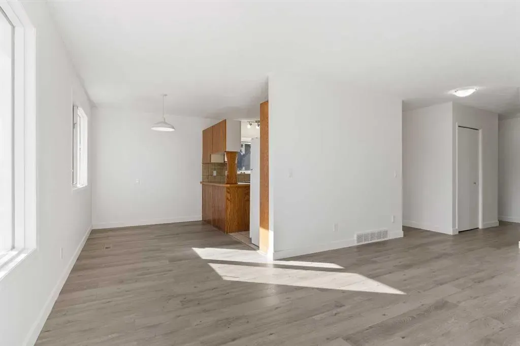 2 West Barrett Place