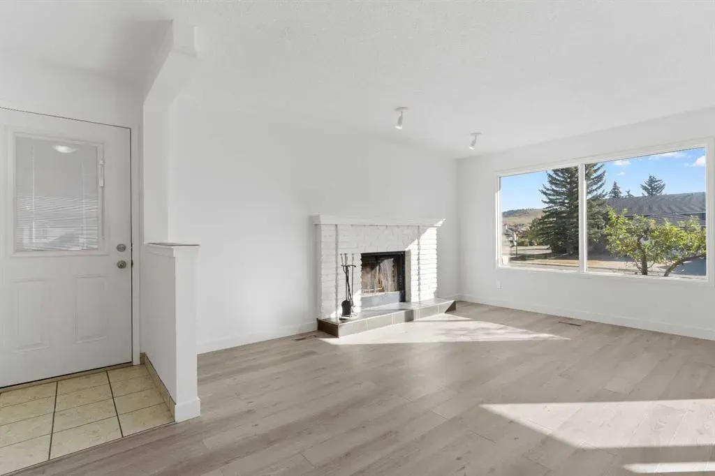 2 West Barrett Place