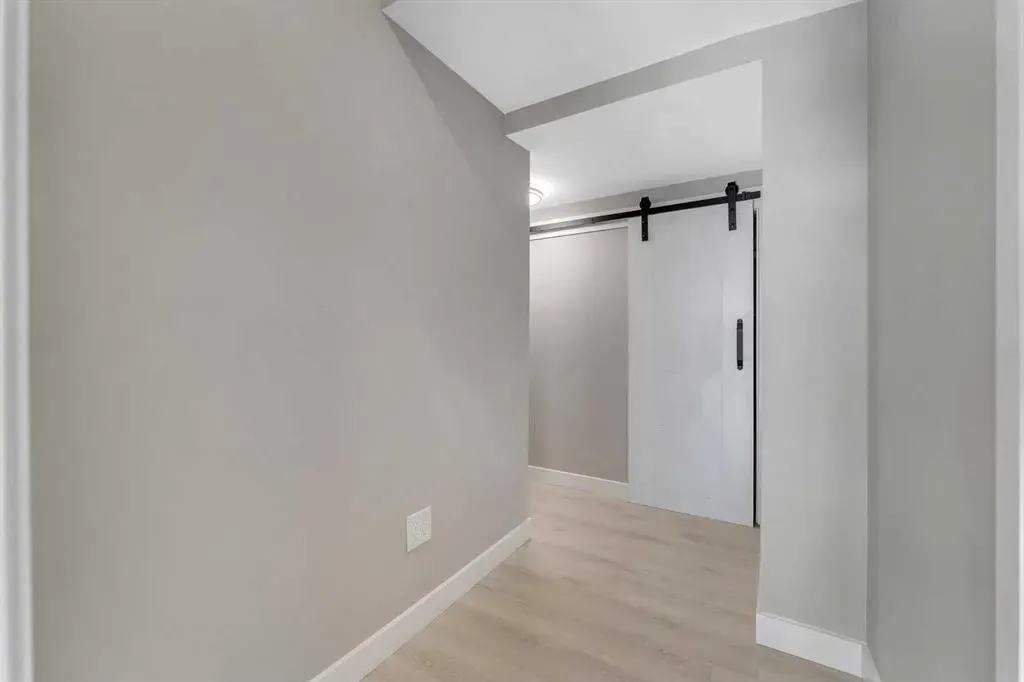 209 Hillcrest Square SW