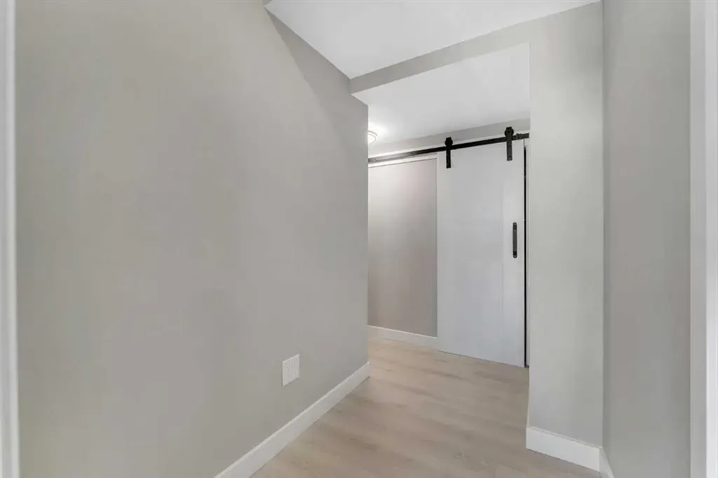 209 Hillcrest Square SW