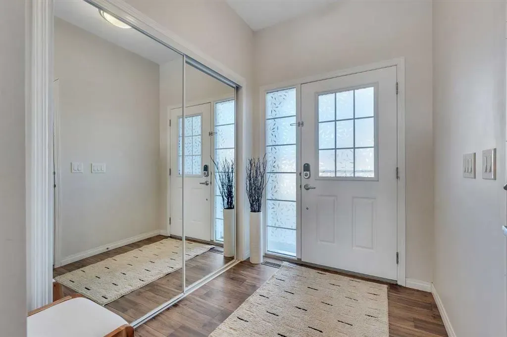 209 Hillcrest Square SW