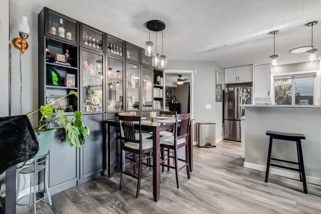 304 Mackenzie Way SW, #8128