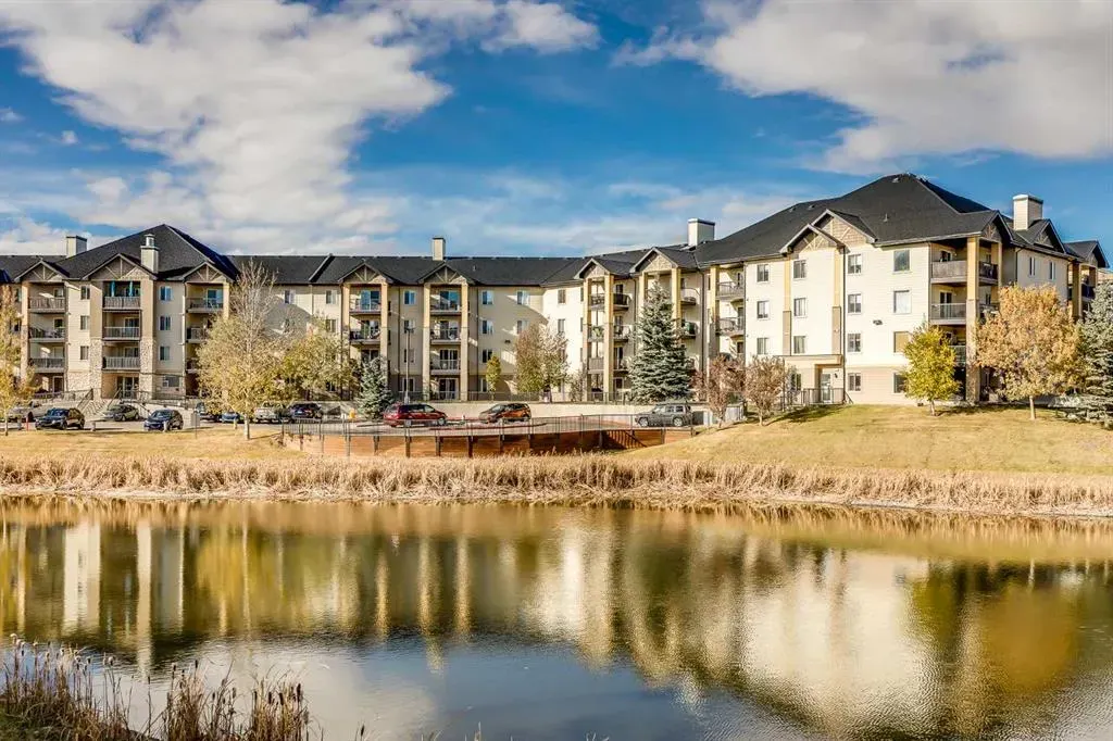 304 Mackenzie Way SW, #8128