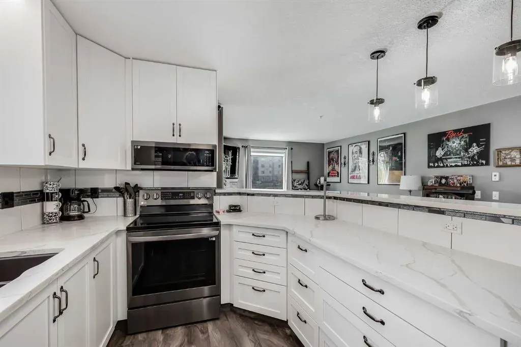 304 Mackenzie Way SW, #8128