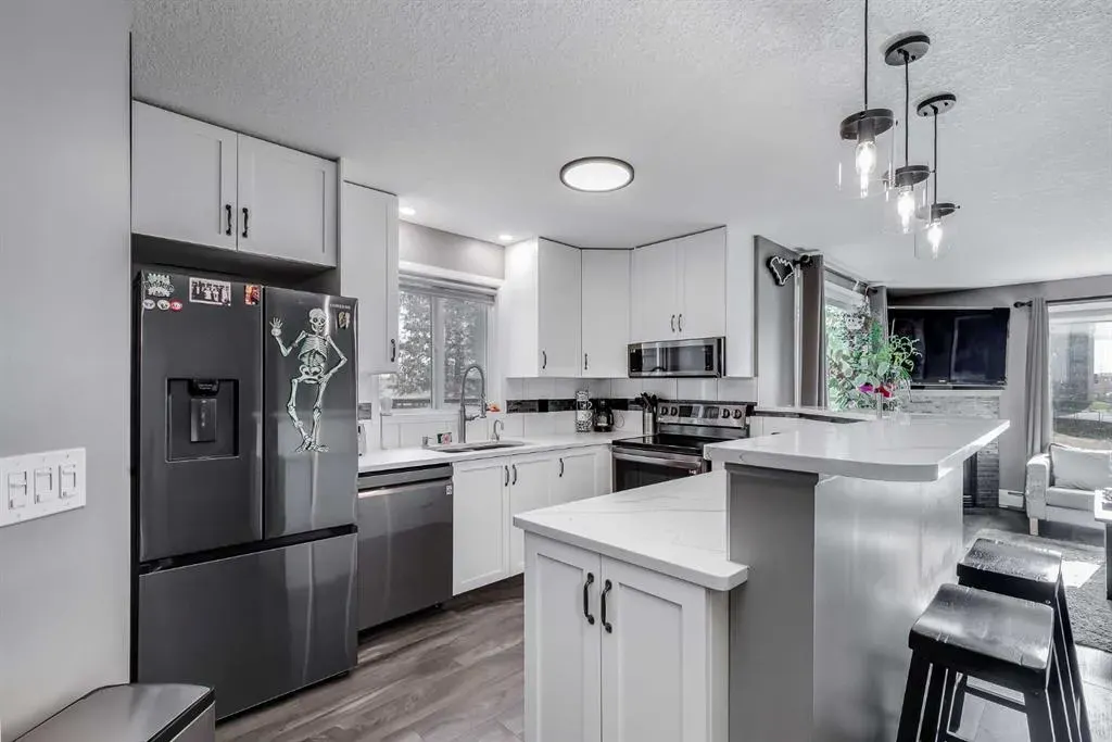 304 Mackenzie Way SW, #8128