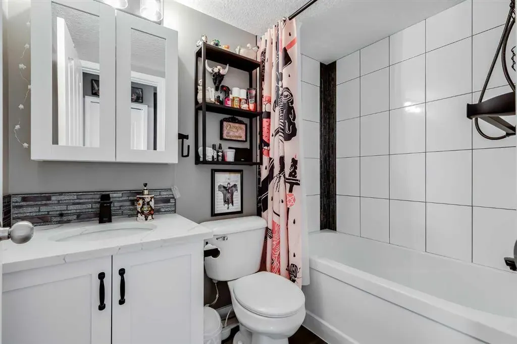 304 Mackenzie Way SW, #8128