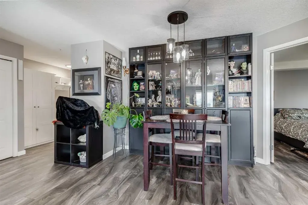 304 Mackenzie Way SW, #8128