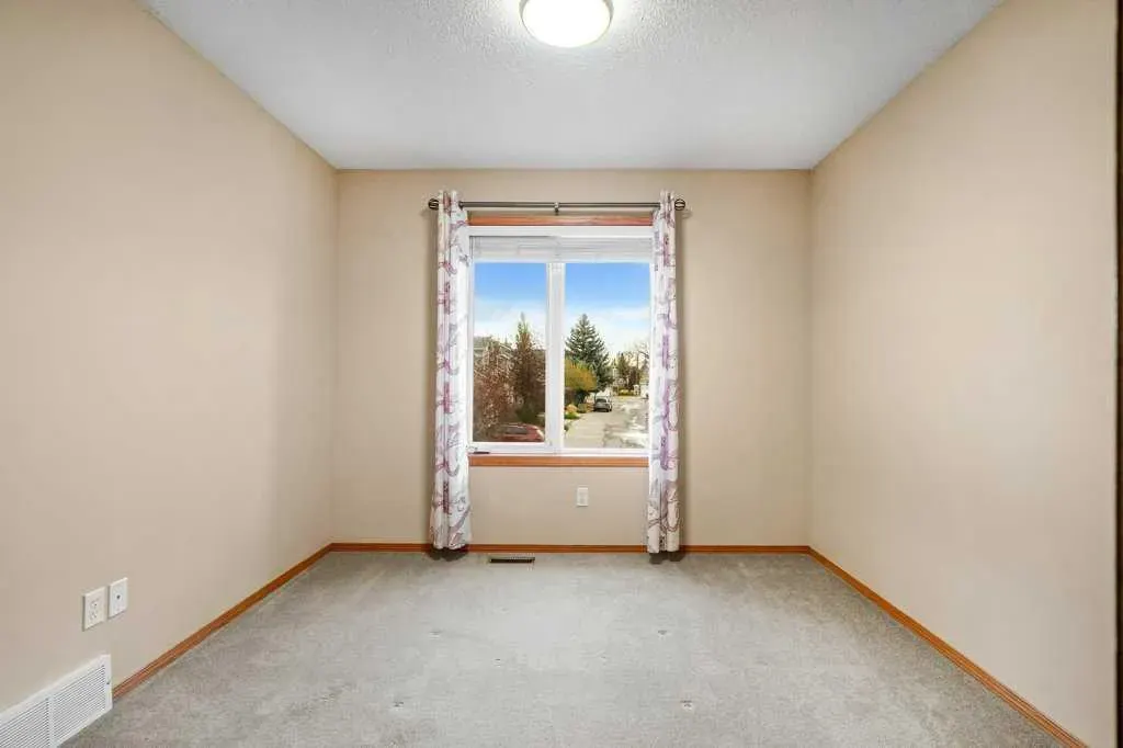 116 Sunlake Gardens SE