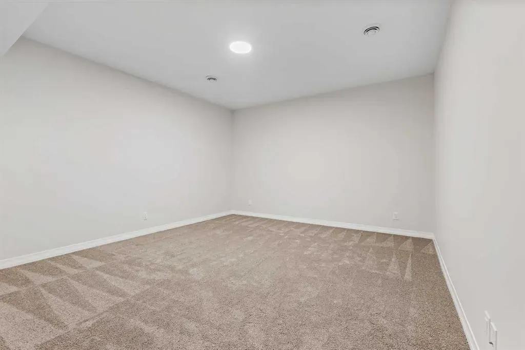 368 Magnolia Crescent SE