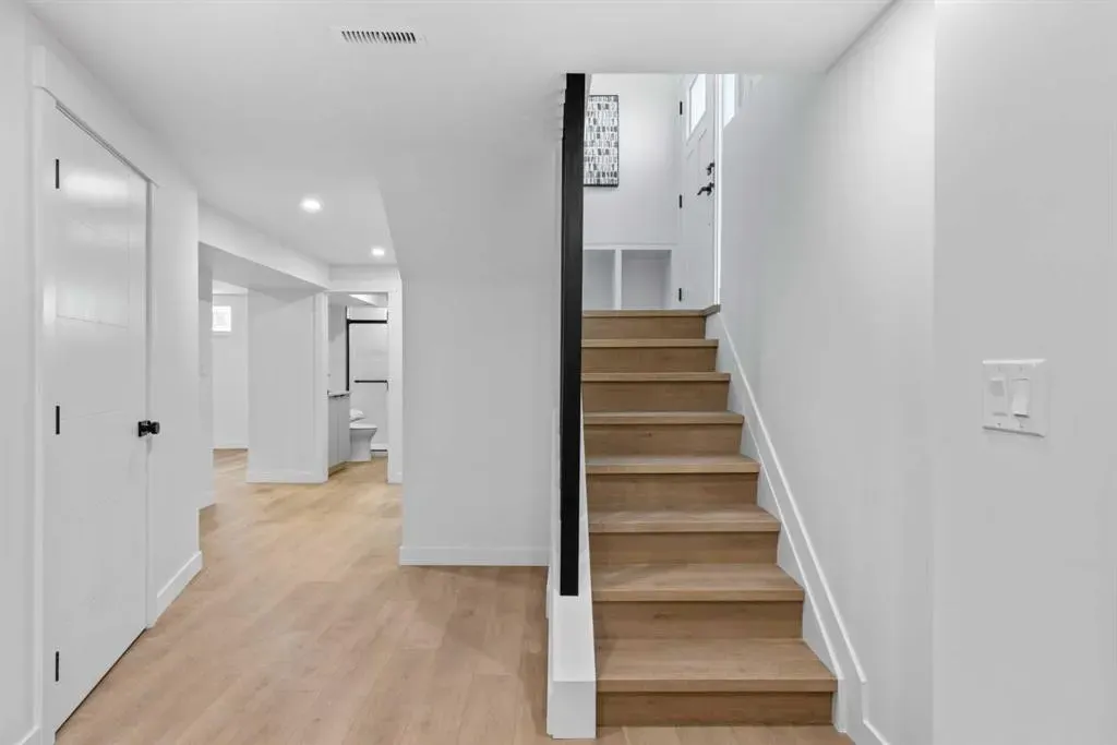 124 Gainsborough Drive SW