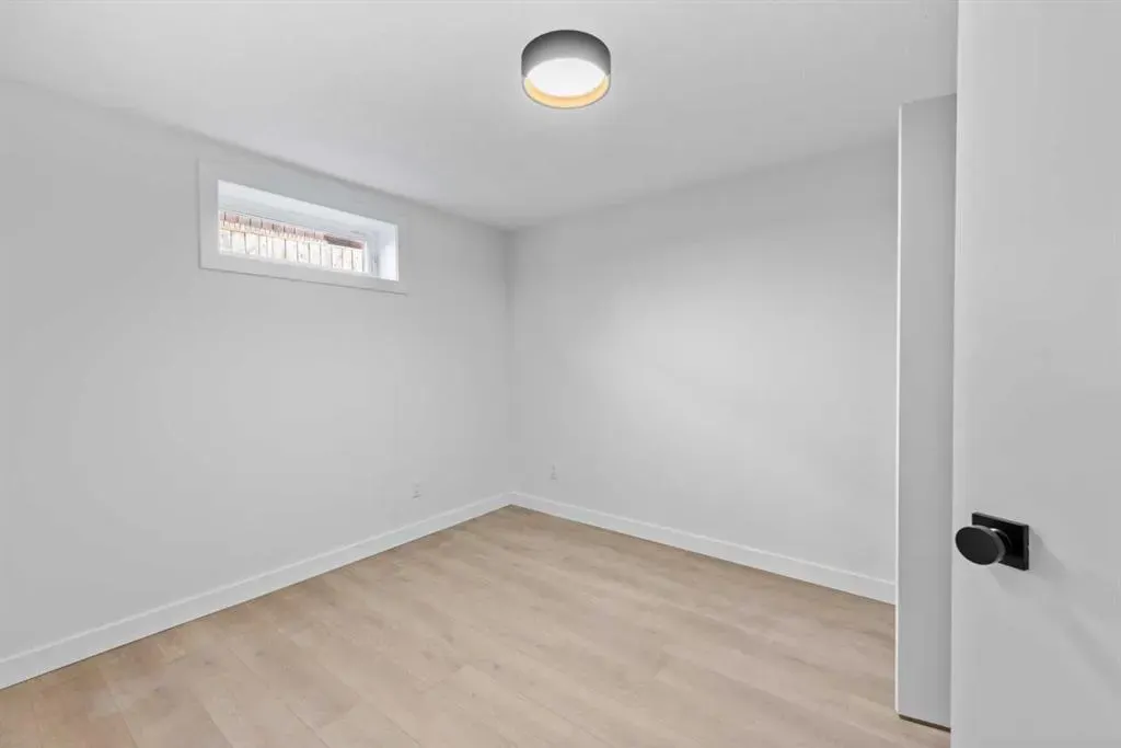 124 Gainsborough Drive SW