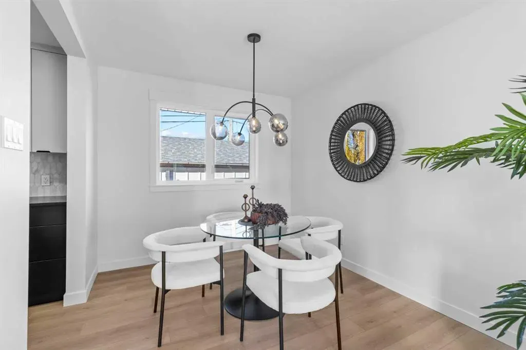 124 Gainsborough Drive SW