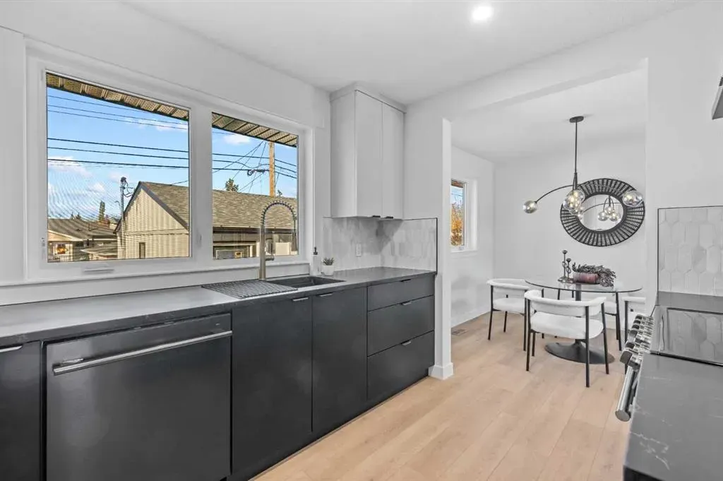 124 Gainsborough Drive SW