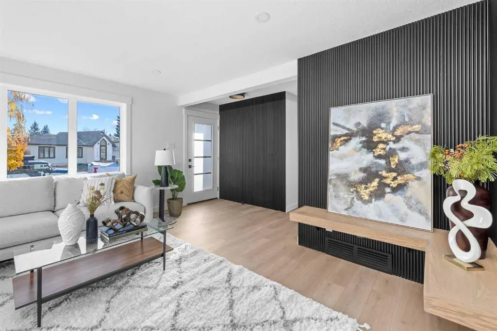 124 Gainsborough Drive SW