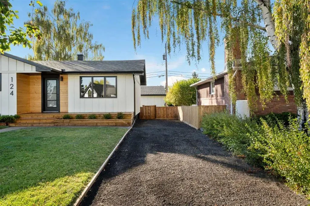 124 Gainsborough Drive SW