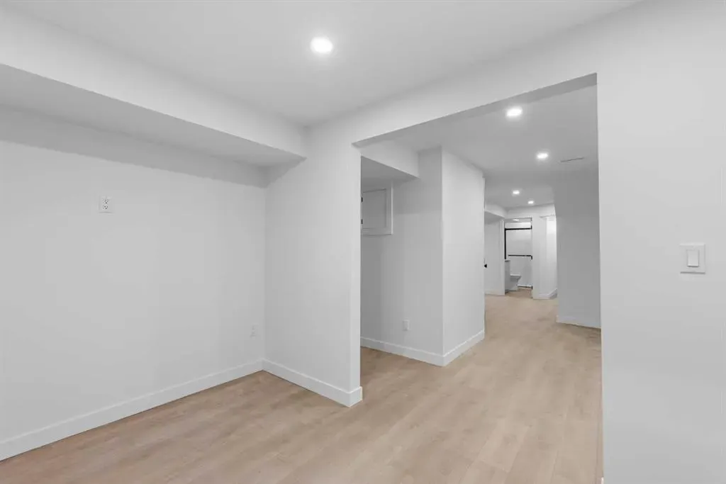 124 Gainsborough Drive SW