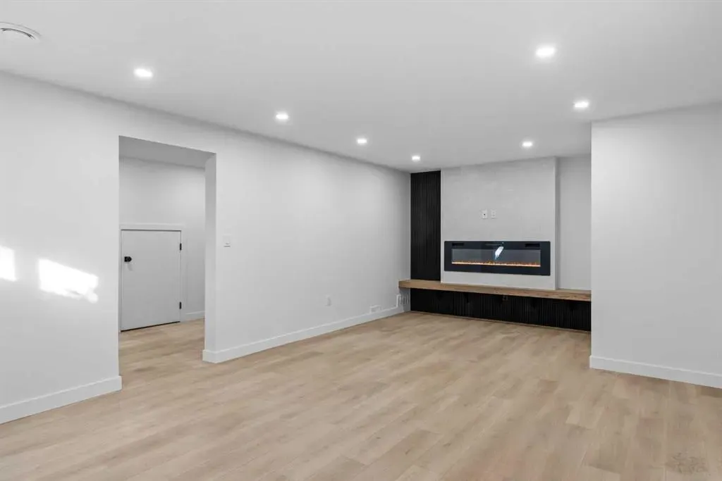 124 Gainsborough Drive SW