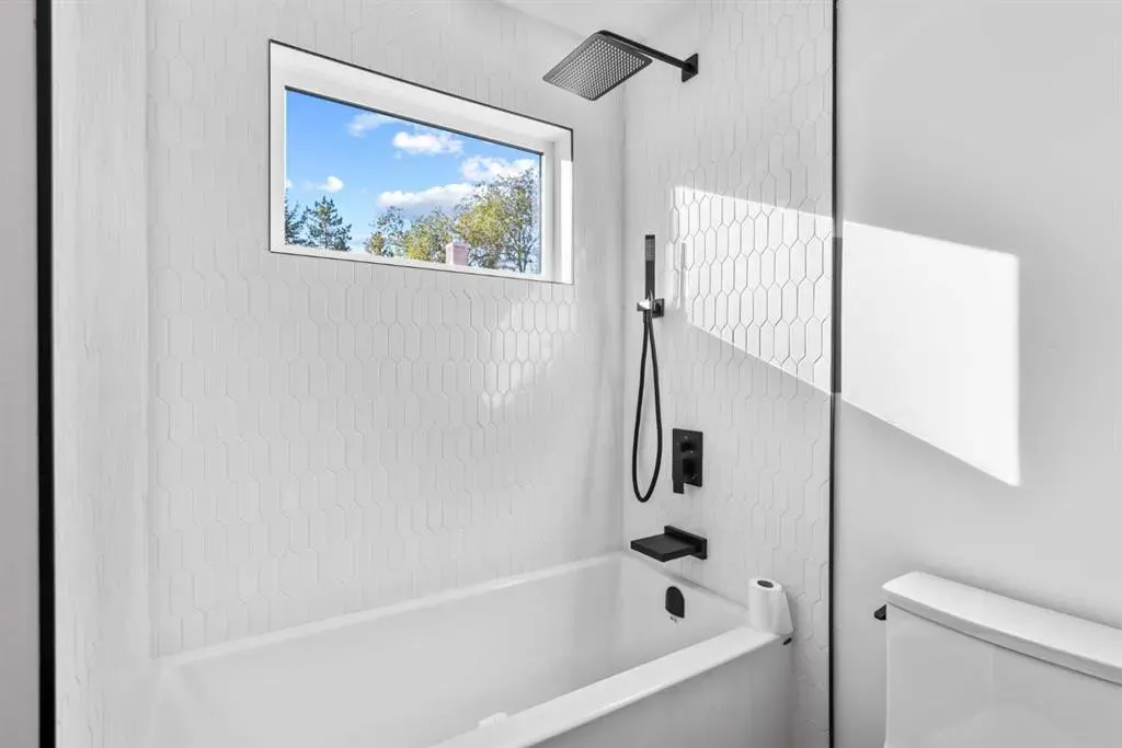 124 Gainsborough Drive SW