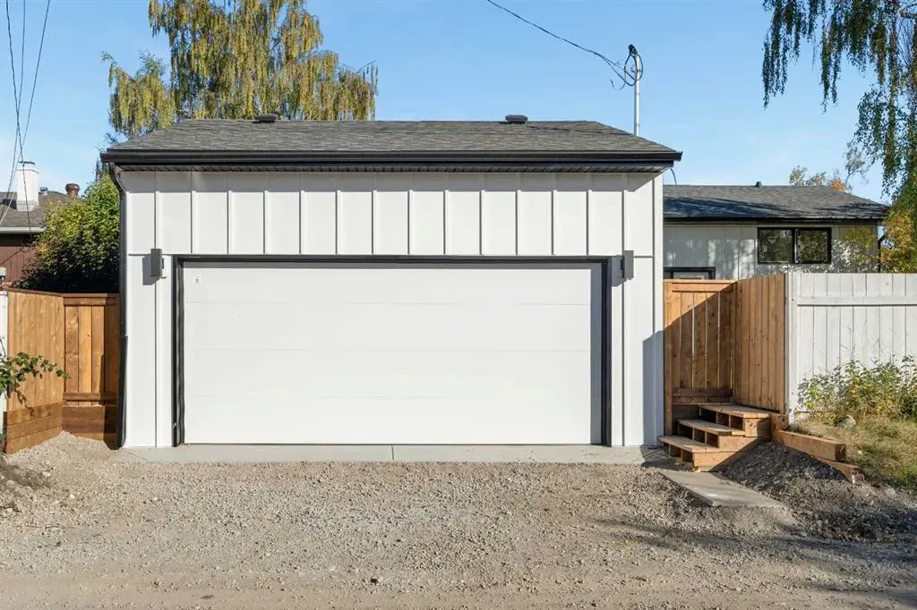 124 Gainsborough Drive SW