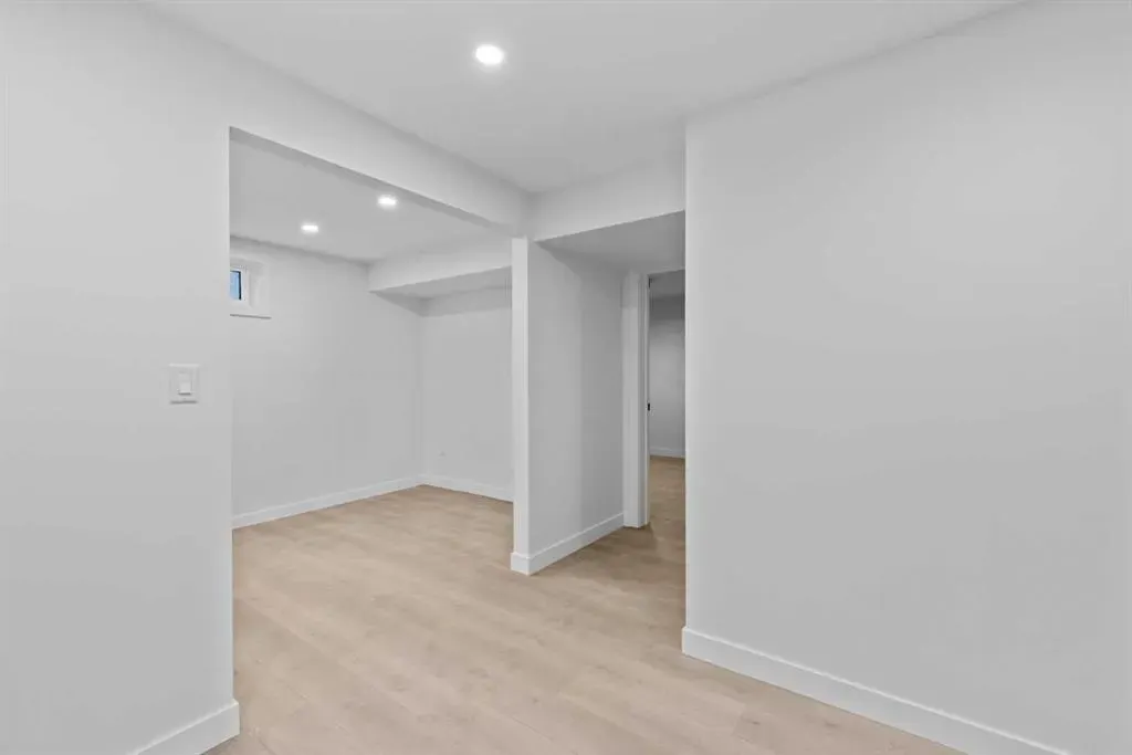 124 Gainsborough Drive SW