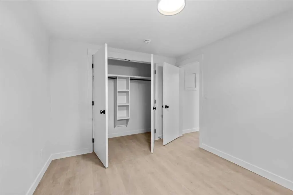 124 Gainsborough Drive SW