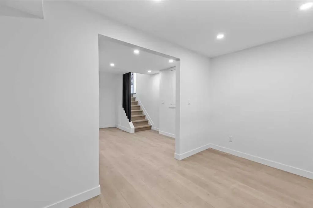 124 Gainsborough Drive SW