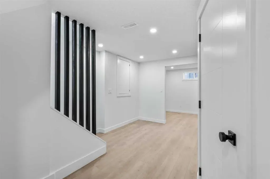 124 Gainsborough Drive SW