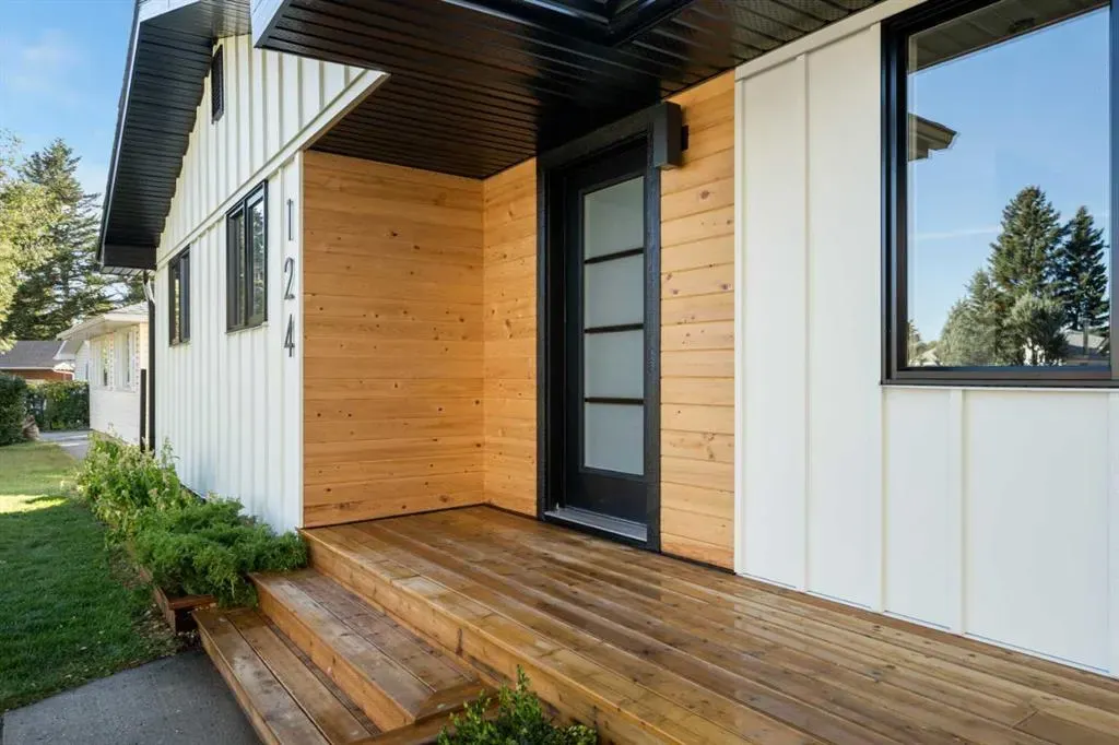 124 Gainsborough Drive SW