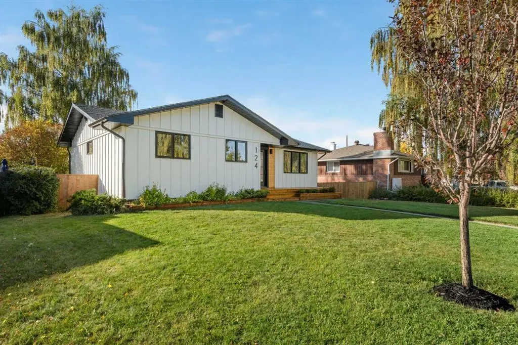 124 Gainsborough Drive SW