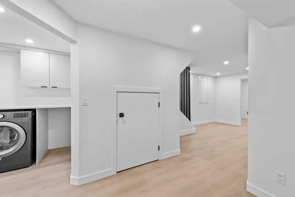 124 Gainsborough Drive SW