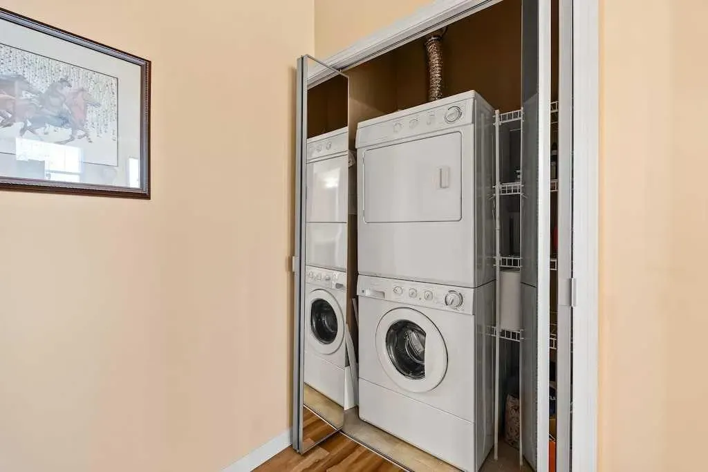 1 Crystal Green Lane, #300