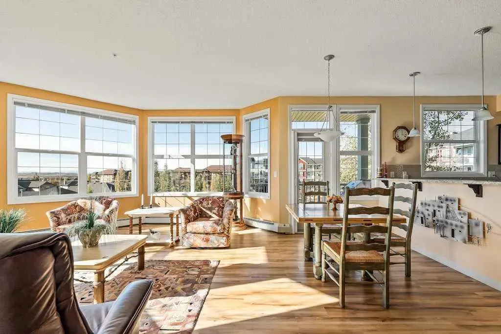 1 Crystal Green Lane, #300