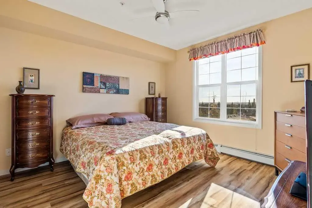 1 Crystal Green Lane, #300