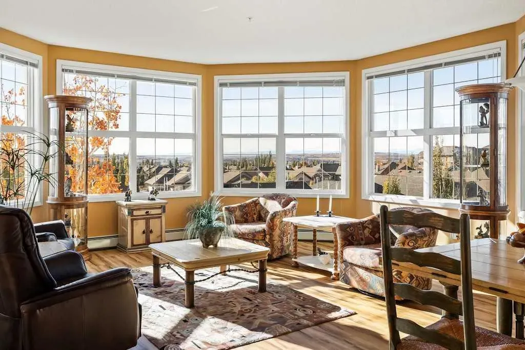 1 Crystal Green Lane, #300