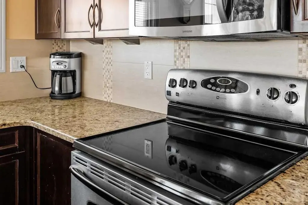 1 Crystal Green Lane, #300