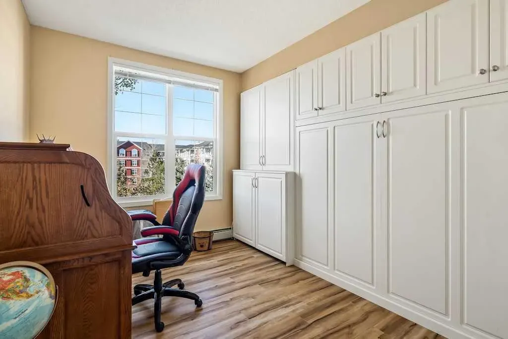 1 Crystal Green Lane, #300