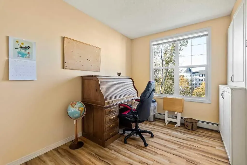 1 Crystal Green Lane, #300