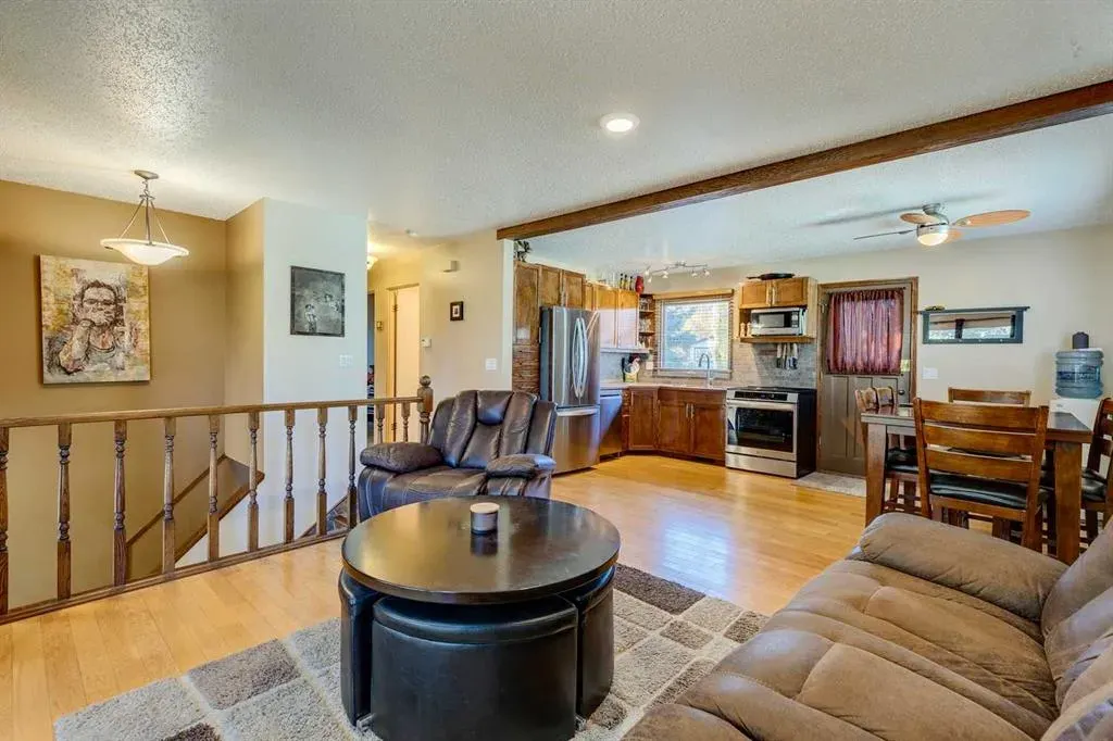 150 Midcrest Crescent SE