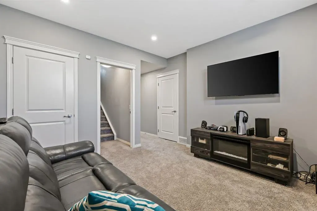 75 Masters Crescent SE