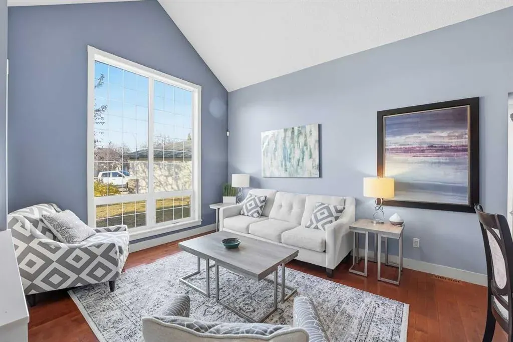 137 Sceptre Court NW