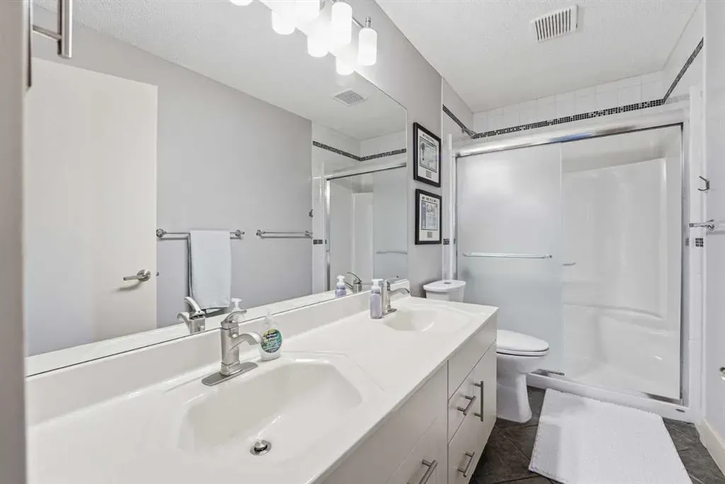 137 Sceptre Court NW