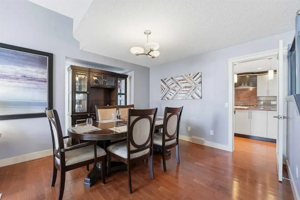 137 Sceptre Court NW