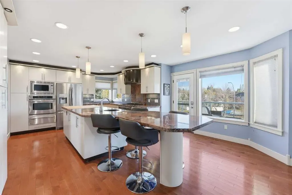 137 Sceptre Court NW