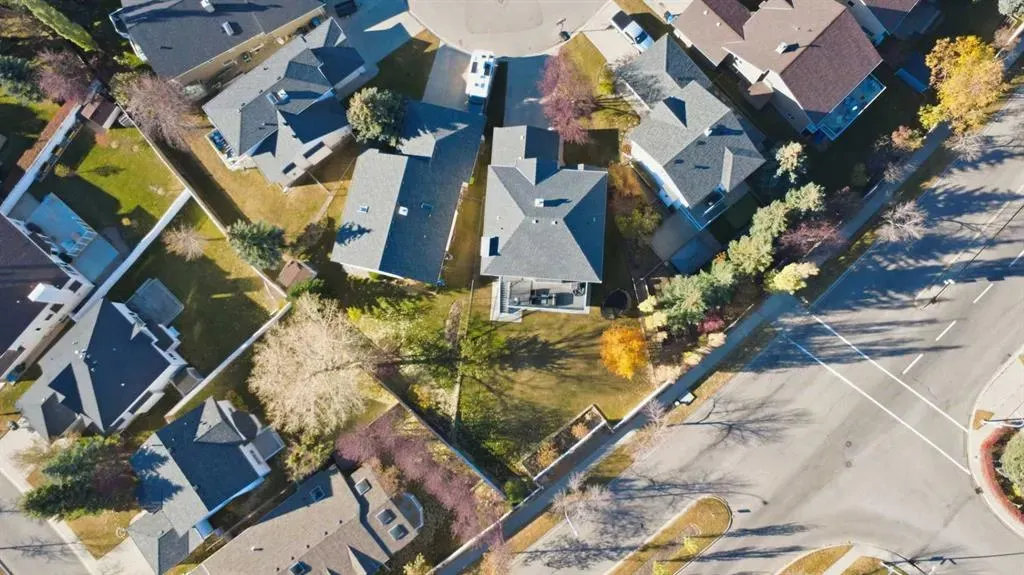 137 Sceptre Court NW