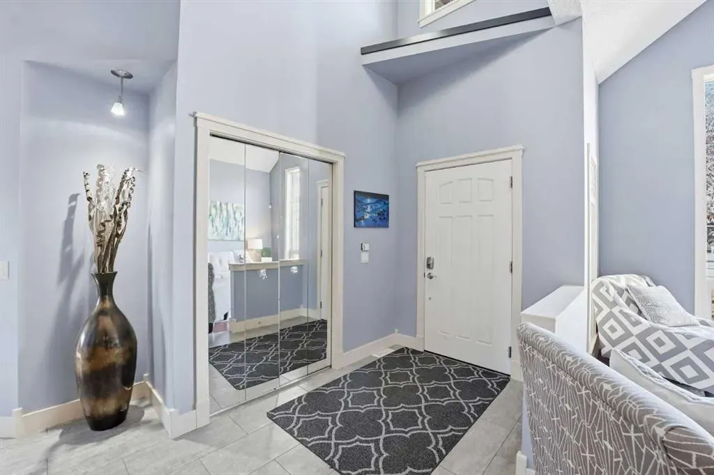 137 Sceptre Court NW