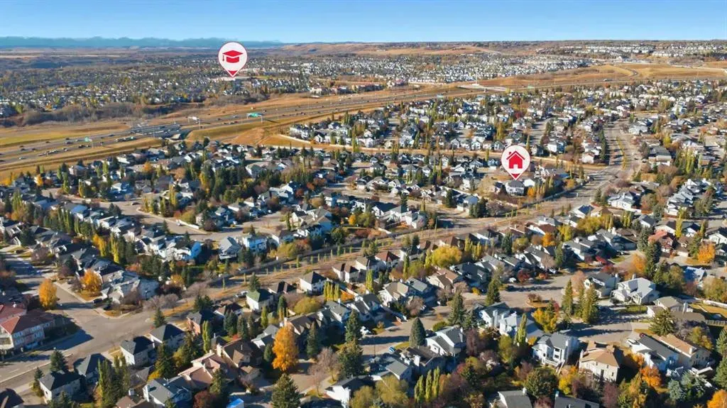 137 Sceptre Court NW