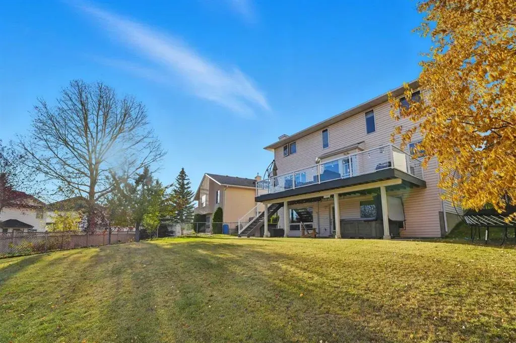 137 Sceptre Court NW