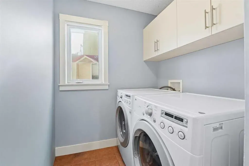 137 Sceptre Court NW